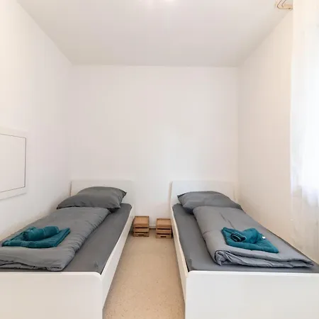 Apartment Monteuersapartment I 3 Schlafzimmer I 6 Betten I Kuche I Waschmaschine I Balkon I Garten Darmstadt