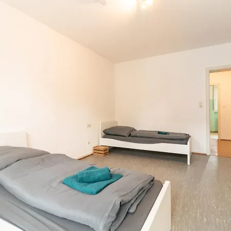 Monteuersapartment I 3 Schlafzimmer I 6 Betten I Kuche I Waschmaschine I Balkon I Garten Apartment Darmstadt