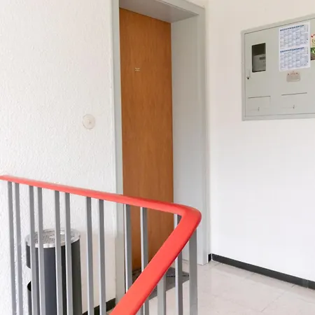Monteuersapartment I 3 Schlafzimmer I 6 Betten I Kuche I Waschmaschine I Balkon I Garten Apartment *