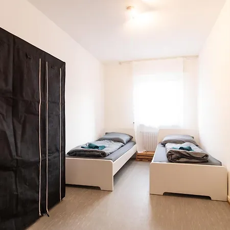 Monteuersapartment I 3 Schlafzimmer I 6 Betten I Kuche I Waschmaschine I Balkon I Garten Apartment Darmstadt